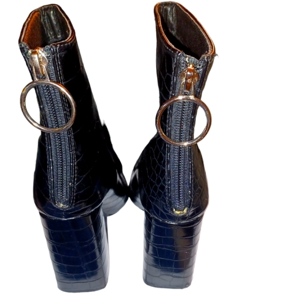 Fashion Nova Mock Croc 🐊 boots 👢 - Picture 3 of 4